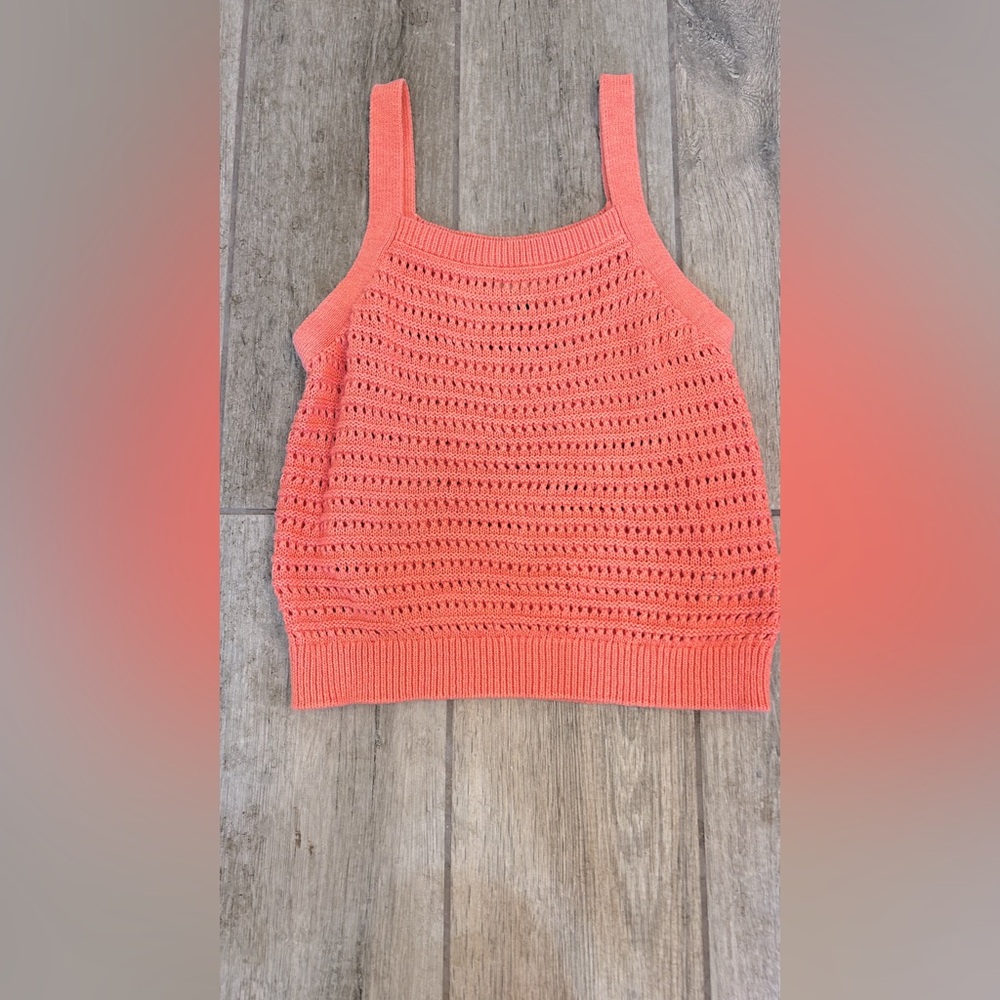Universal Thread knit dark peach color top. Stunning just a sweet little piece!